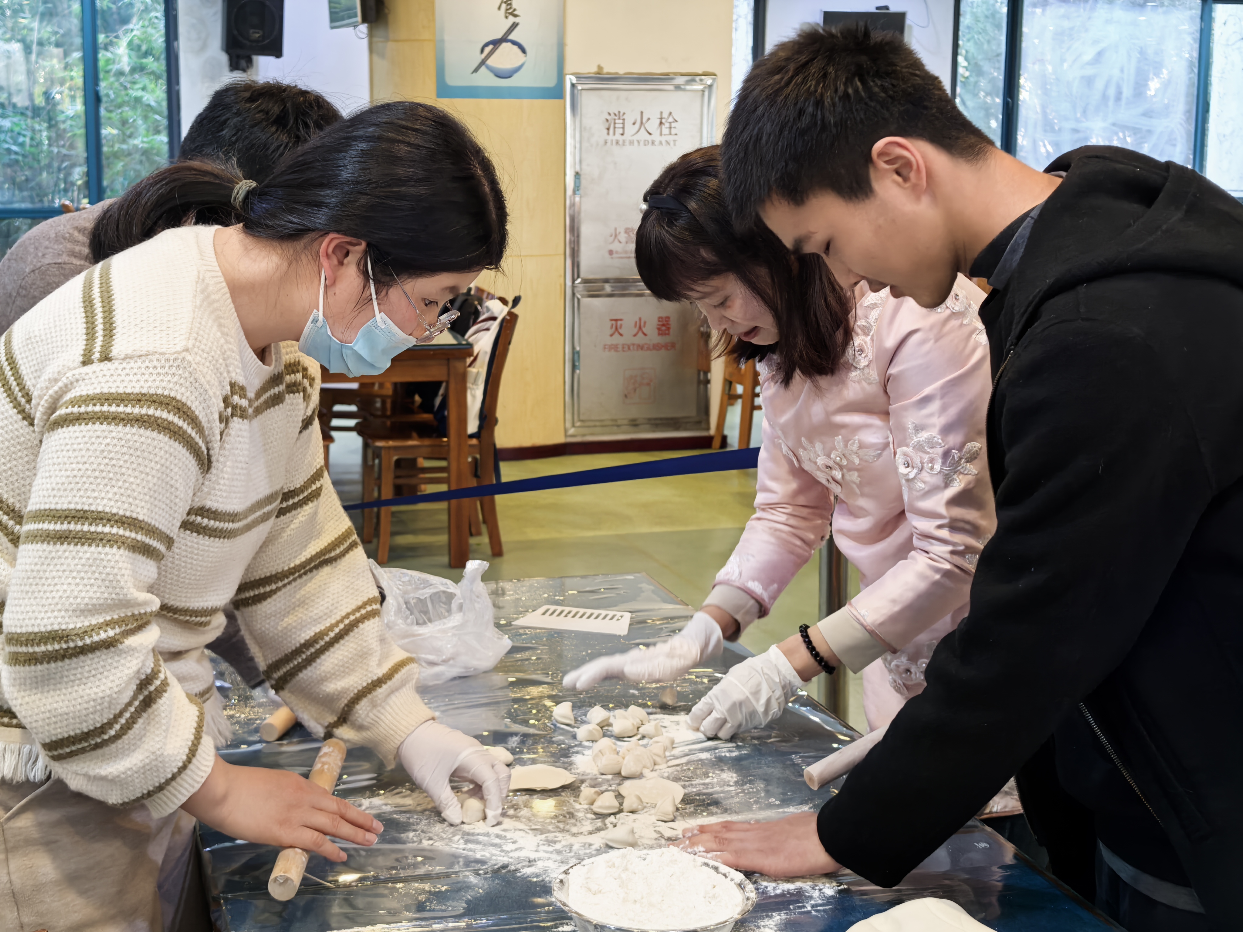 包饺子2.jpg 包饺子2.jpg